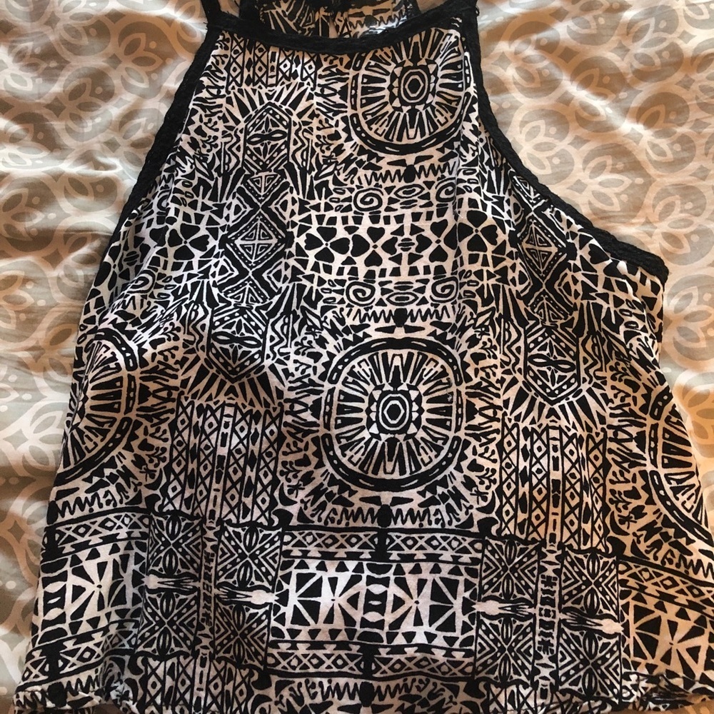 Black and white patterned crop top from Pacsun - Picture 3 of 3